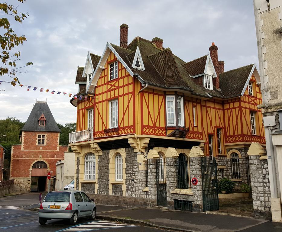 La Porte De Bretagne Peronne  Exterior photo